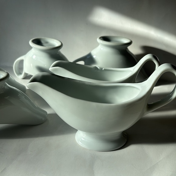 Lot of six gravy boats, white porcelain two marked as Fine China dinner wear - Picture 8 of 8